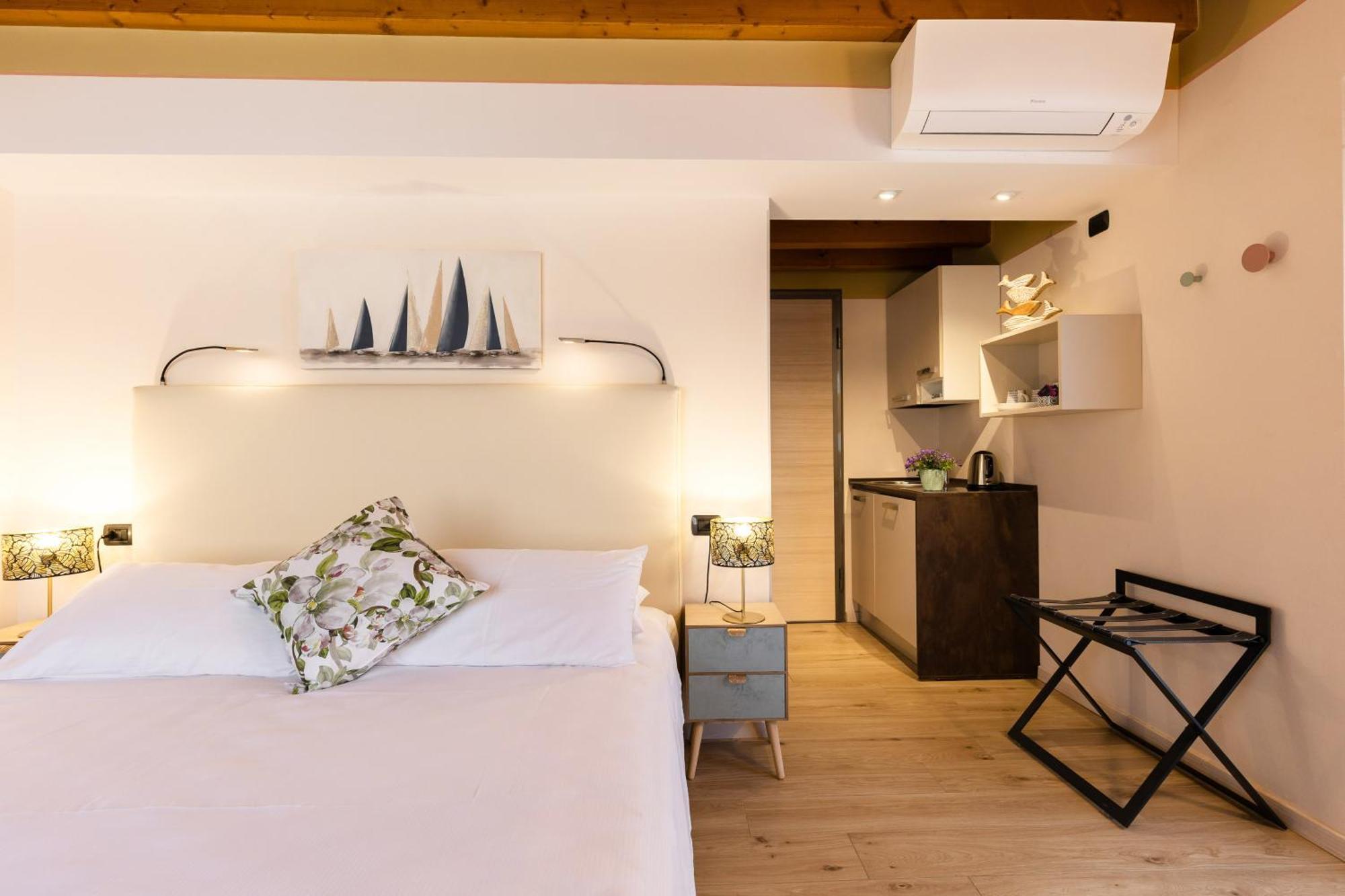 Bed and Breakfast Charming Сирмионе Экстерьер фото
