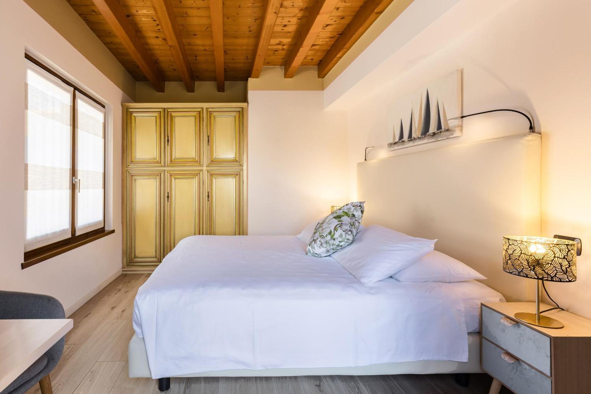 Bed and Breakfast Charming Сирмионе Экстерьер фото