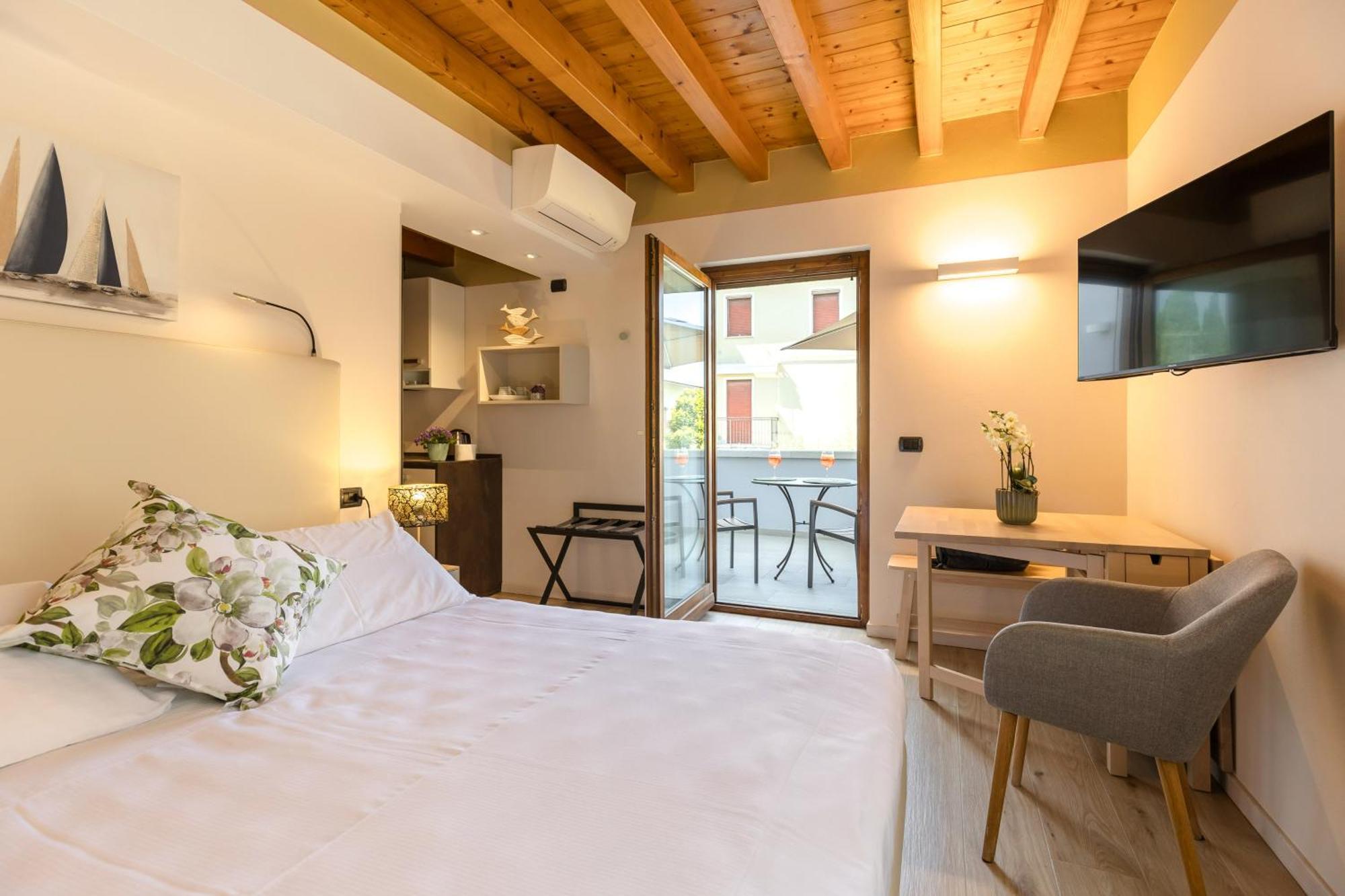 Bed and Breakfast Charming Сирмионе Экстерьер фото